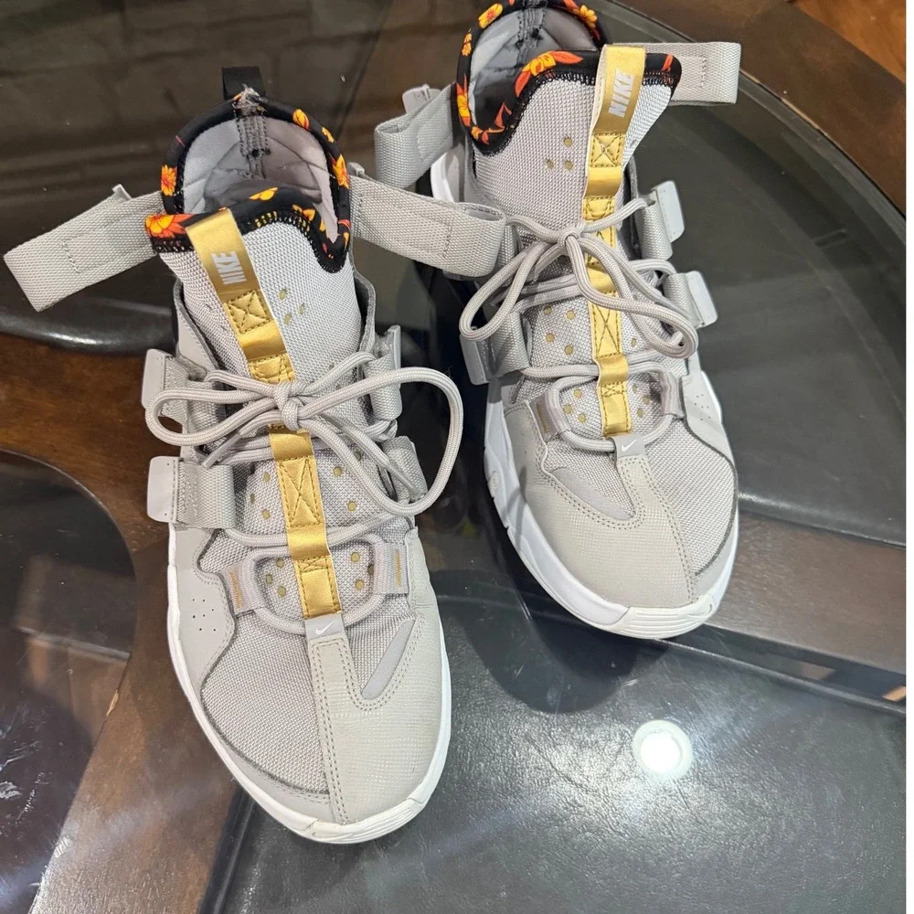 Nike Air Edge 270 Men's Size 11 Gray Gold Floral High Top Sneakers Shoes